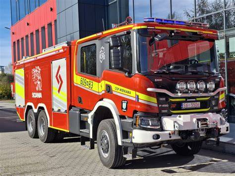 zdjęcie współczesnego wozu strażackiego OSP Łaziska (Mercedes Atego)