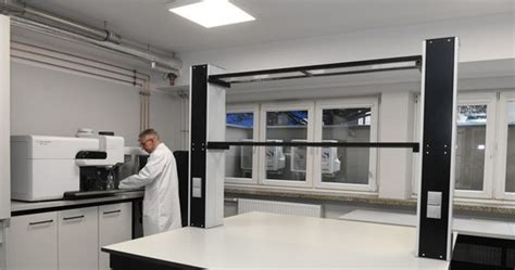 Laboratorium badawcze z aparaturą pomiarową
