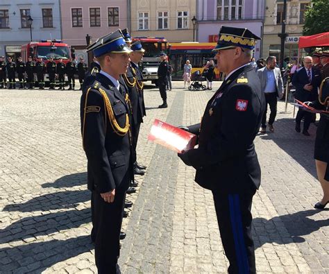 Wręczenie awansów na Dniu Strażaka w Jaśle