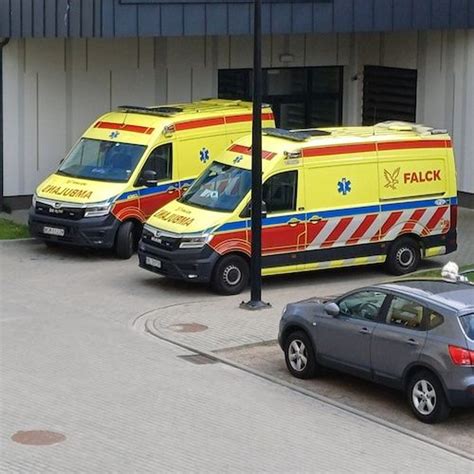 Zdjęcie służb ratunkowych lub karetki pogotowia w akcji