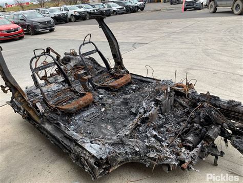 spalony samochód marki Hyundai po pożarze