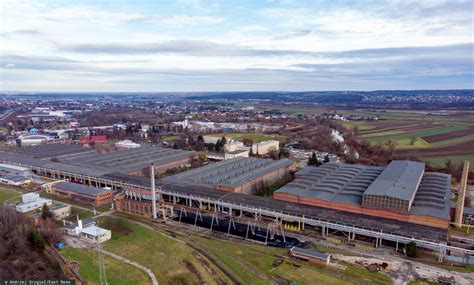 zdjęcie pożaru zakładu stolarskiego z lotu ptaka