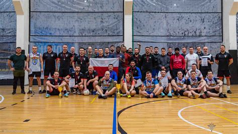 Turniej Halowy Piłki Nożnej w gminie Klwów - zdjęcie z wręczenia pucharu