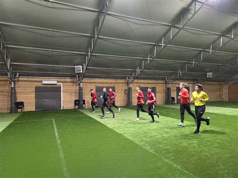 Piłkarze Oskara Przysucha podczas treningu w Turcji