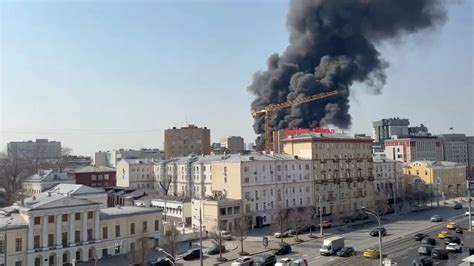 zdjęcie płonącego hotelu MKM w Moskwie