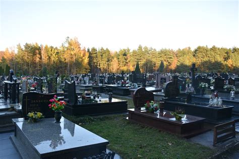 Zdjęcie cmentarza w Jarnołtowie, wspólnego dla Jarnołtowa i Wielkiego Dworu