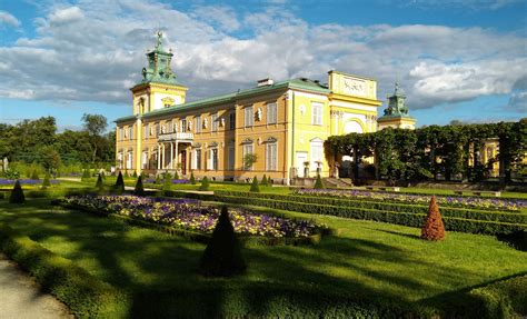 Degradacja wnętrz północnego skrzydła pałacu w Wielkim Dworze