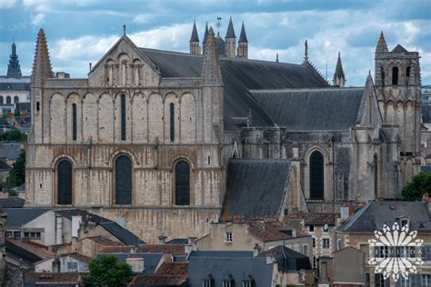 Zabytkowy kościół św. Hilarego w Poitiers, Francja