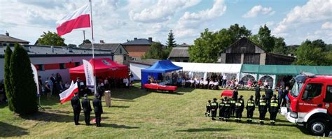 zdjęcie z uroczystości nadania sztandaru lub jubileuszu jednostki OSP