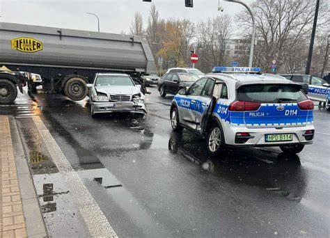 zdjęcie z miejsca wypadku drogowego z udziałem pojazdów OSP