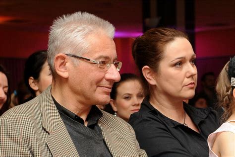 fotografia przedstawiająca byłego szefa MSW Ludwika Dorna podczas wywiadu