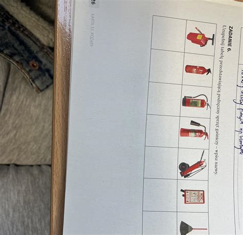 Zestawienie kolorowanek przedstawiających strażaków, sprzęt gaśniczy oraz sceny edukacyjne z dziećmi
