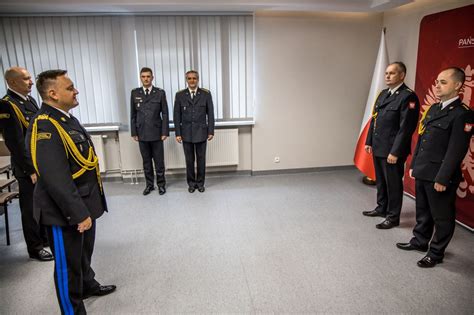 zdjęcie Elżbiety Lesznik w umundurowaniu strażackim podczas pełnienia obowiązków w OSP