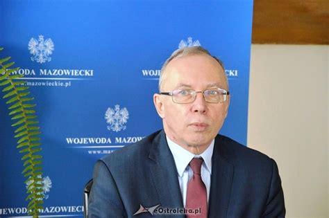 Wojewoda Jacek Kozłowski podczas wizyty w zakładach JBB w Łysych