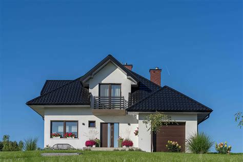 dom jednorodzinny objęty dymem