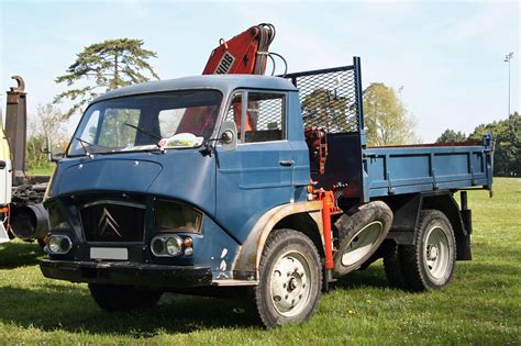 Zabytkowy Citroen N350 Belphegor w pełnej krasie
