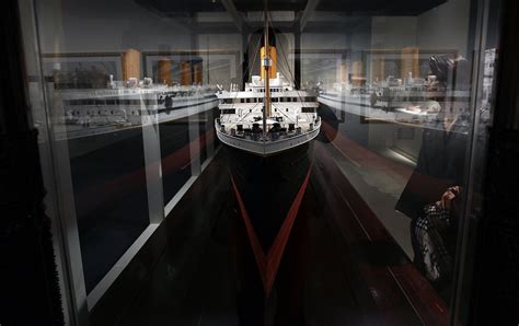 Zdjęcie historyczne kadłuba Titanica z zaznaczonymi śladami pożaru