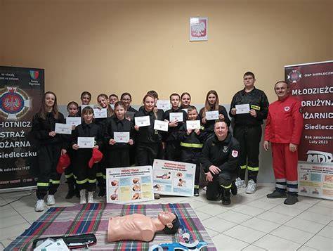 młodzi strażacy OSP na szkoleniu z liderstwa