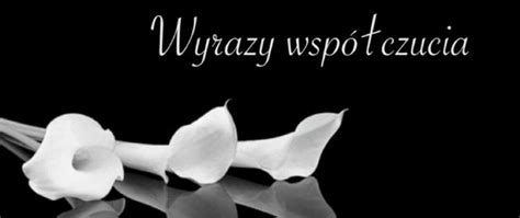 Zdjęcie przedstawiające kondolencje i kwiaty pod domem Andrzeja Gmitruka