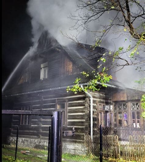 Zdjęcie pogorzeliska zabytkowej willi
