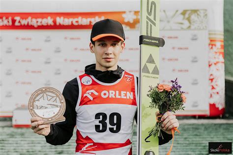 zdjęcie z podium, wręczenie medali zwycięzcom