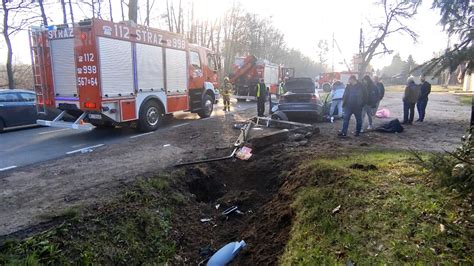 Zespoły dochodzeniowe badające miejsce wypadku z drabiną strażacką w Nowym Jorku