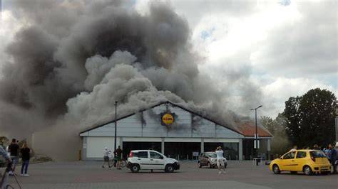 Thematyczne zdjęcie przedstawiające market Lidl w Radomsku przed pożarem