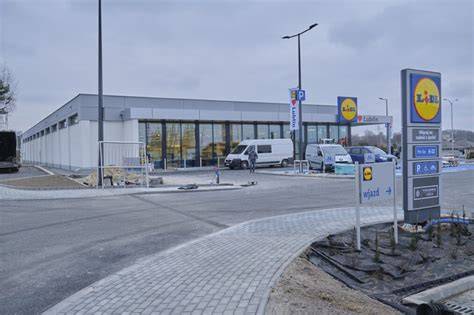 Wnętrze doszczętnie spalonego sklepu Lidl w Radomsku