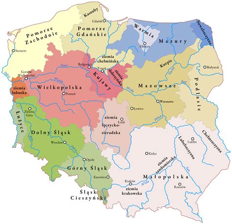 Infografika przedstawiająca porównanie mundurów strażackich z różnych regionów Polski międzywojennej