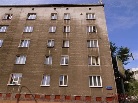 Zdjęcie historycznych budynków mieszkalnych dla pracowników (tzw. domy huckie)