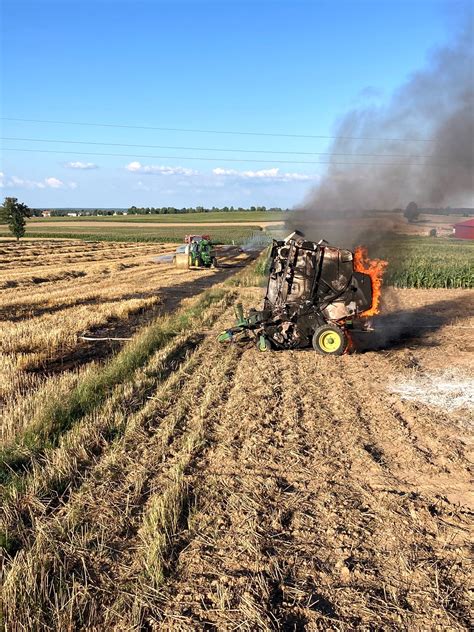 zdjęcie pożaru zboża na polu w Santoku z użyciem samolotów gaśniczych