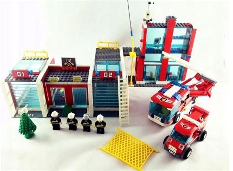 Galeria zdjęć zestawu LEGO 7208 Remiza