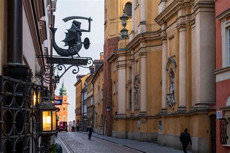fotografia klasztoru franciszkanek przy ulicy piwnej z wirydażem
