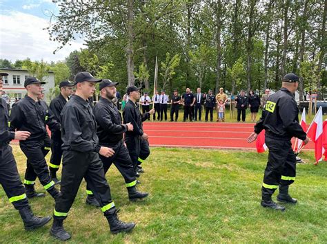 fotografia drużyn MDP i DDP OSP Nowosielce podczas zawodów sportowo-pożarniczych