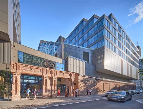 Zdjęcie przedstawiające wejście do fabryki MAN