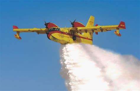 Zdjęcie przedstawiające rozbity samolot gaśniczy Canadair