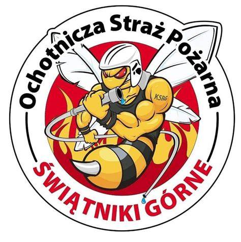 Zgromadzenie strażaków OSP Świątniki Górne podczas uroczystości, z udziałem lokalnych władz