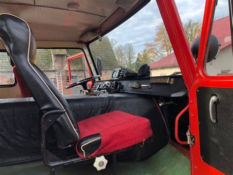 Panel kontrolny w kabinie samochodu pożarniczego Steyr 690
