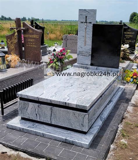Zdjęcie nagrobków na zabytkowym cmentarzu w Luchowie Górnym