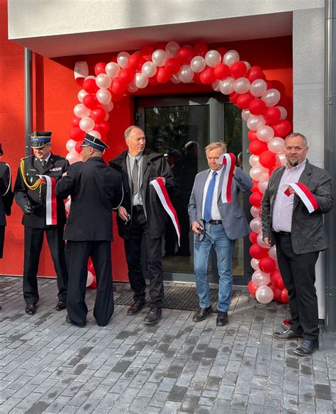 zdjęcie z uroczystości 150-lecia OSP Dobczyce przed nową remizą