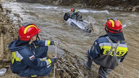 strażacy podczas biesiady