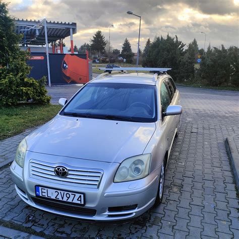 Uroczyste przekazanie kluczyków do pojazdu operacyjnego Toyota Avensis T 25 dla OSP Luzino
