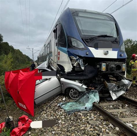 zdjęcie uszkodzonej infrastruktury tunelu na zakopiance po przejeździe ciężarówki z pękniętą oponą