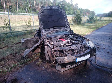 Zniszczony samochód po podpaleniu w Gorzowie Wielkopolskim