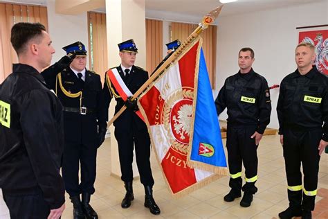 Uroczysty apel strażacki z udziałem pocztu sztandarowego