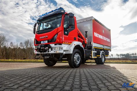Samochód specjalny z cysterną pożarniczą GCBM 18/12 Volvo OSP Chabówka