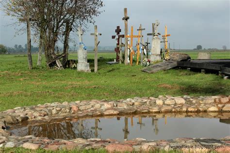 Zgliszcza spalonej drewnianej kaplicy prawosławnej w Knorydach