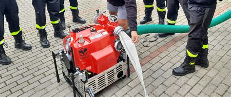 Dawne wyposażenie OSP Jaroszki, w tym motopompa