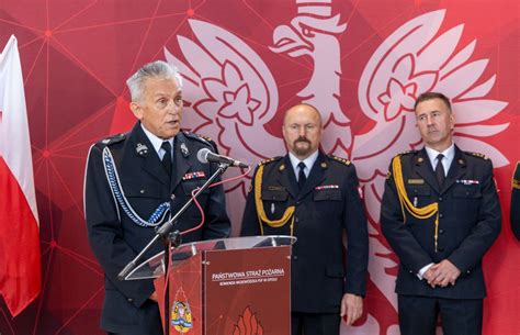 Członkowie OSP w umundurowaniu galowym