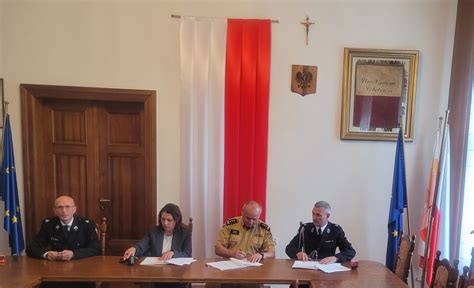 Zdjęcie z uroczystości podpisania porozumienia o włączeniu OSP Steklin do KSRG